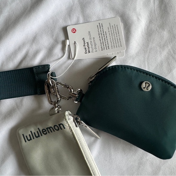 29🆕 Lululemon Dual Pouch Wristlet - Vapour/Storm Teal - Picture 2 of 4